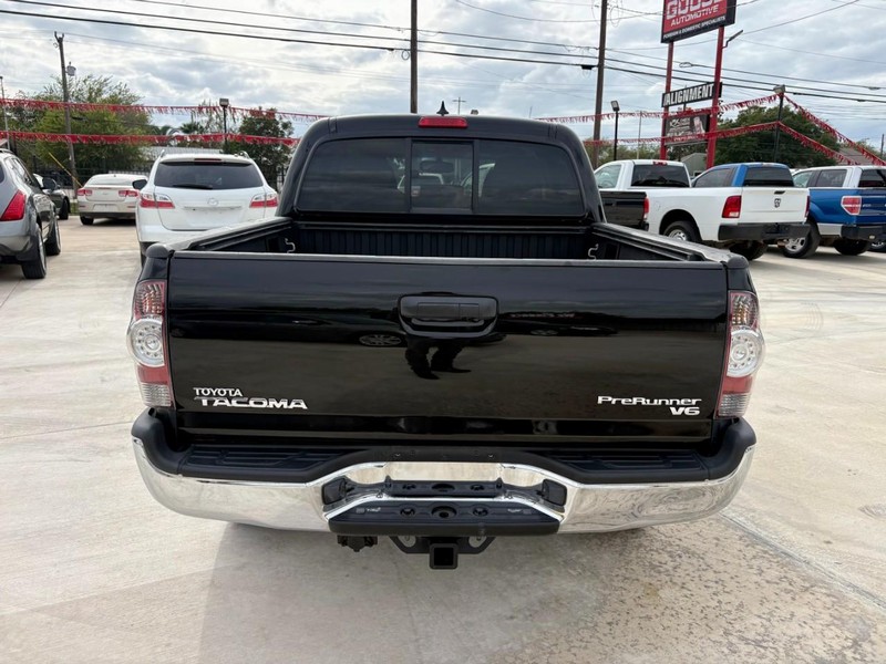 Toyota Tacoma Vehicle Image 04
