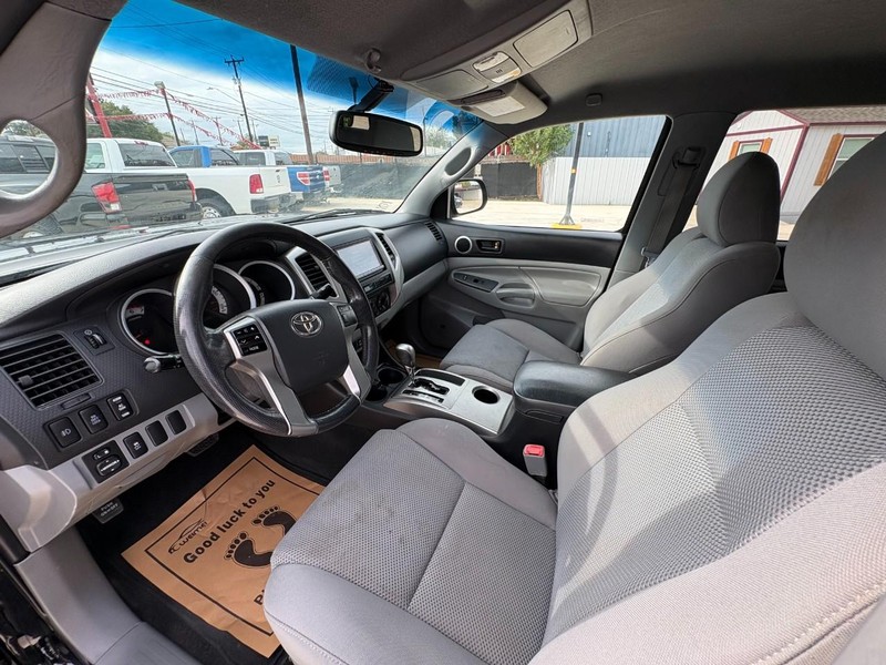 Toyota Tacoma Vehicle Image 10