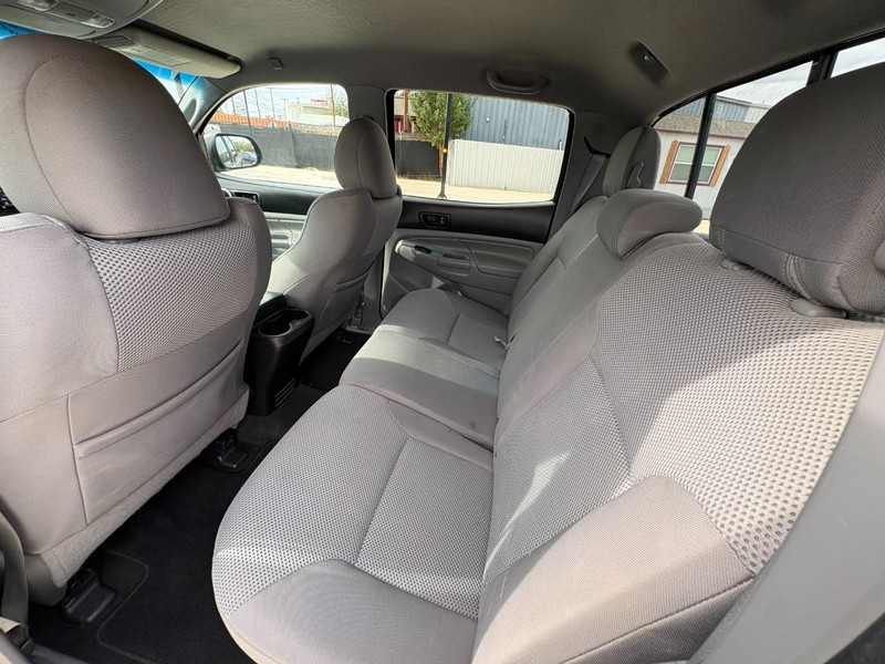 Toyota Tacoma Vehicle Image 15