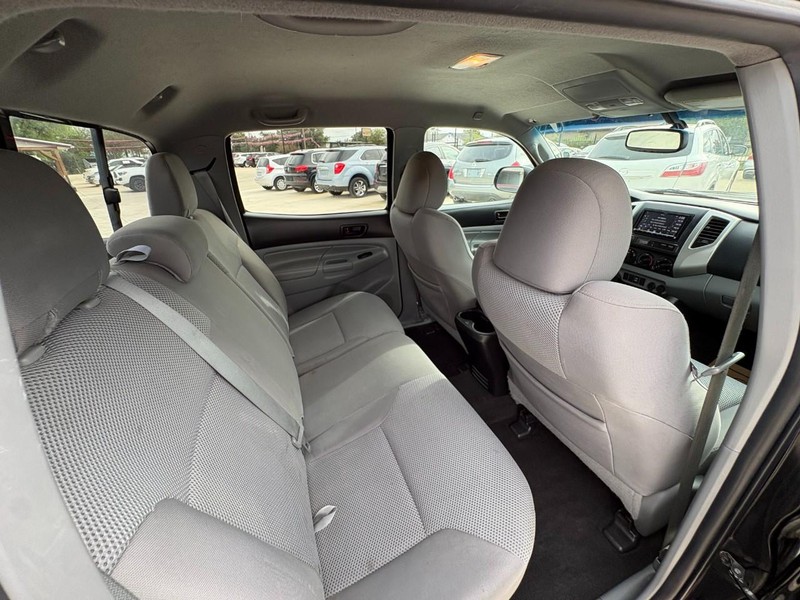 Toyota Tacoma Vehicle Image 17
