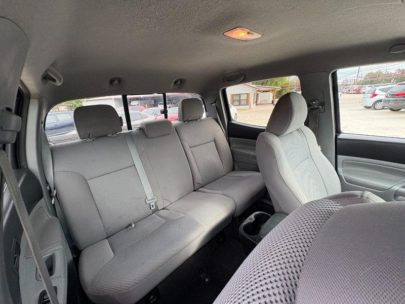 Toyota Tacoma Vehicle Image 18