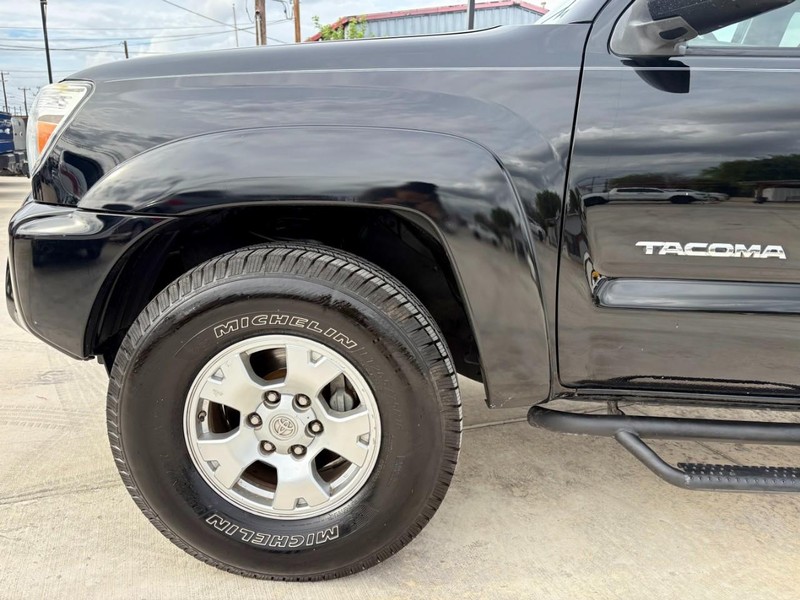 Toyota Tacoma Vehicle Image 19