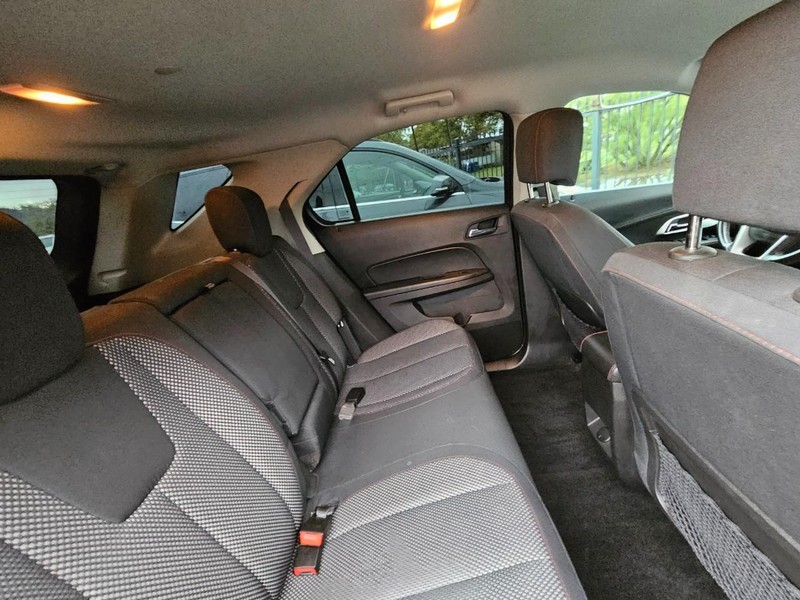Chevrolet Equinox Vehicle Full-screen Gallery Image 09