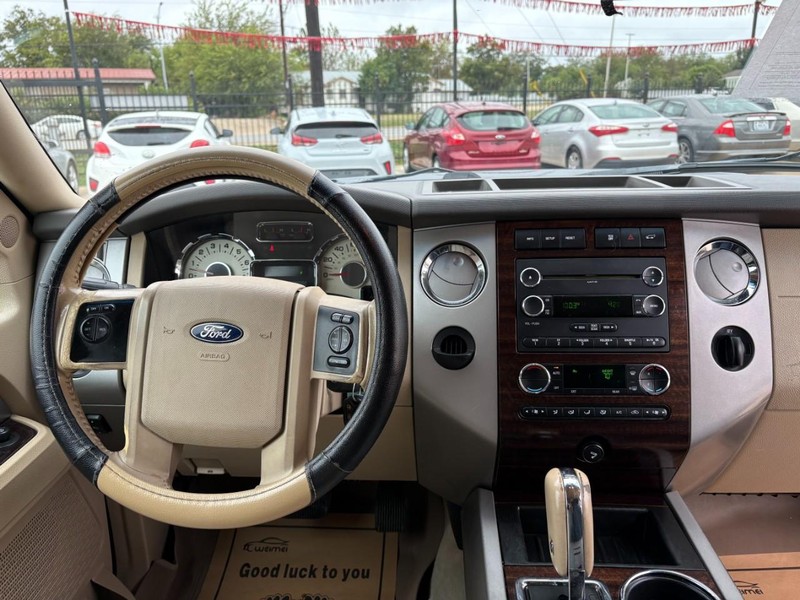 Ford Expedition Vehicle Image 11