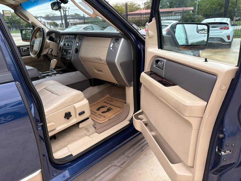Ford Expedition Vehicle Image 12