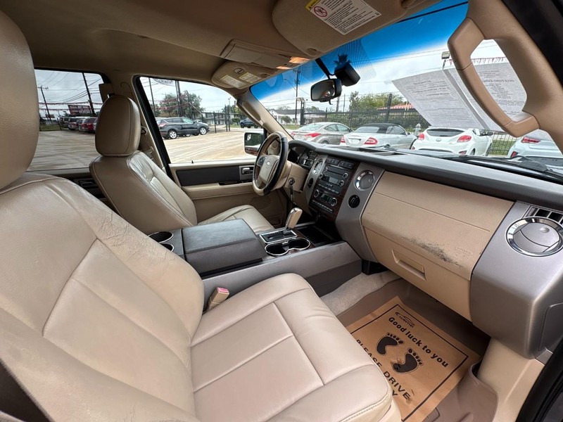 Ford Expedition Vehicle Image 13