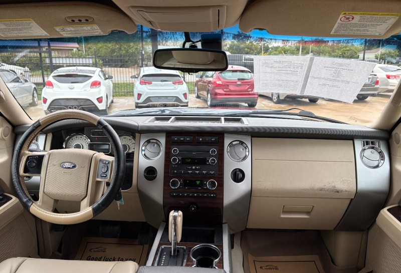 Ford Expedition Vehicle Image 14