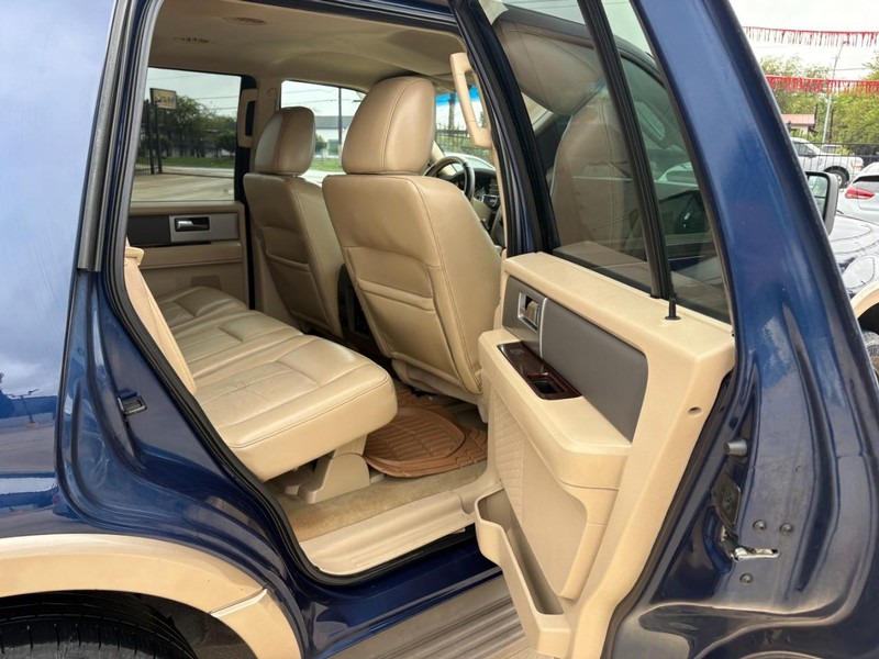 Ford Expedition Vehicle Image 15