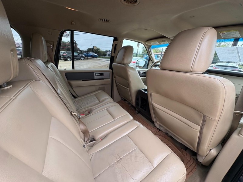 Ford Expedition Vehicle Image 16