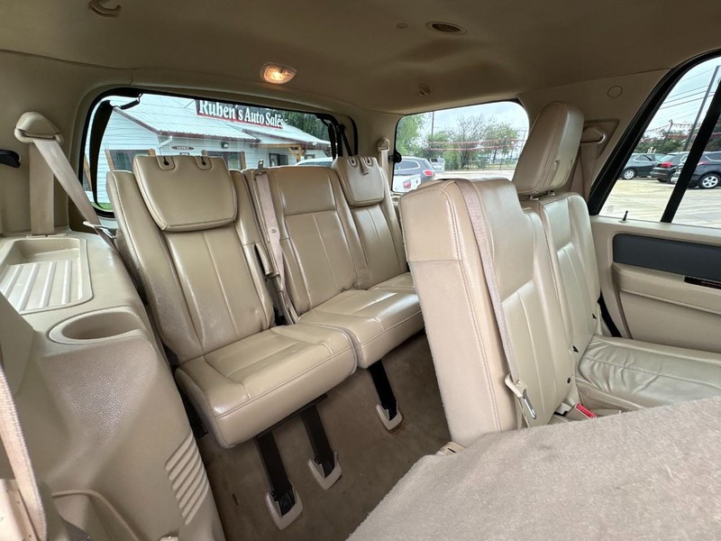 Ford Expedition Vehicle Image 17