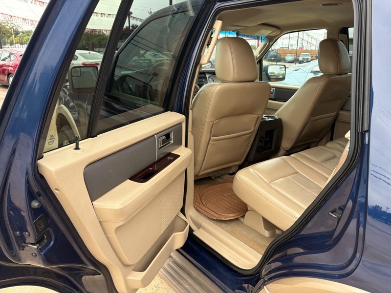 Ford Expedition Vehicle Image 18