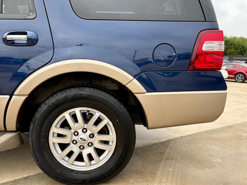 Ford Expedition Vehicle Image 21