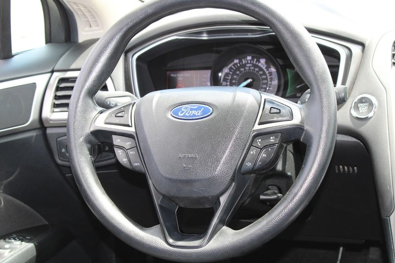 2020 Ford Fusion SE photo
