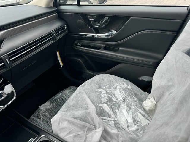 2024 Lincoln Corsair Grand Touring thumbnail image 11