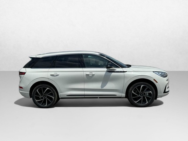 2024 Lincoln Corsair Grand Touring thumbnail image 04