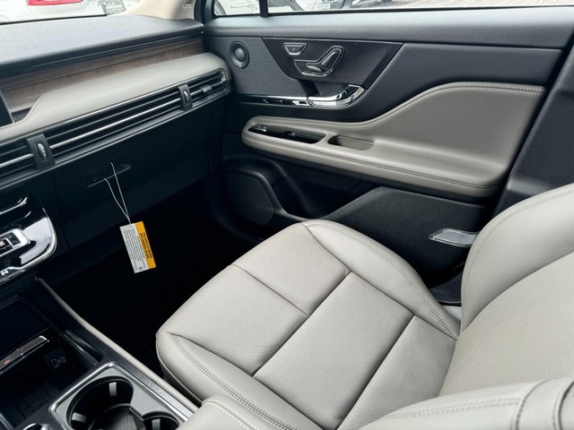2024 Lincoln Corsair Grand Touring thumbnail image 11
