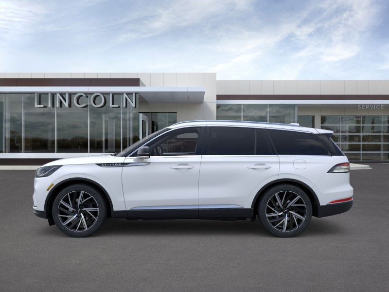 Lincoln Aviator Vehicle Full-screen Gallery Image 03