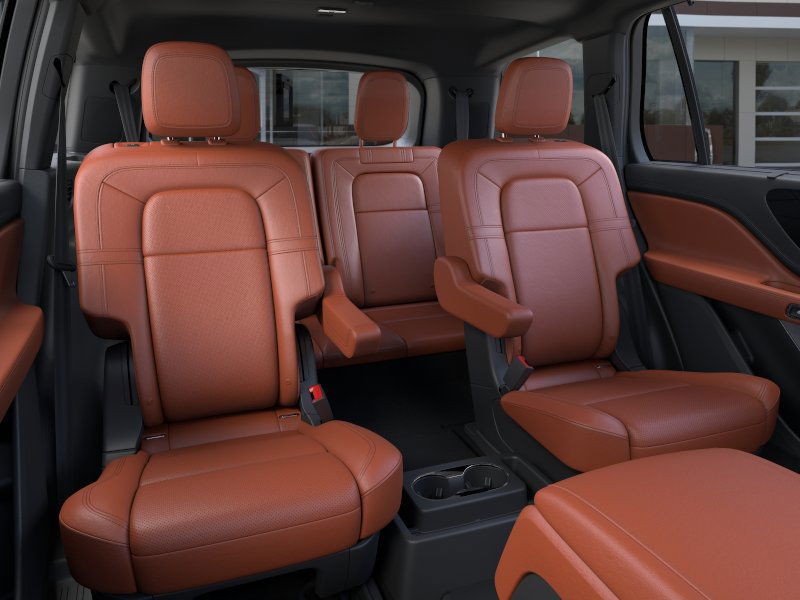 Lincoln Aviator Vehicle Full-screen Gallery Image 11