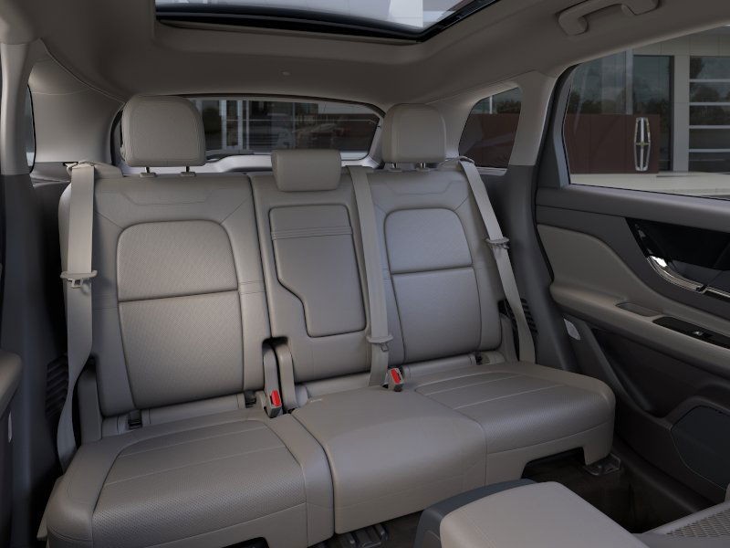 Lincoln Corsair Vehicle Full-screen Gallery Image 11