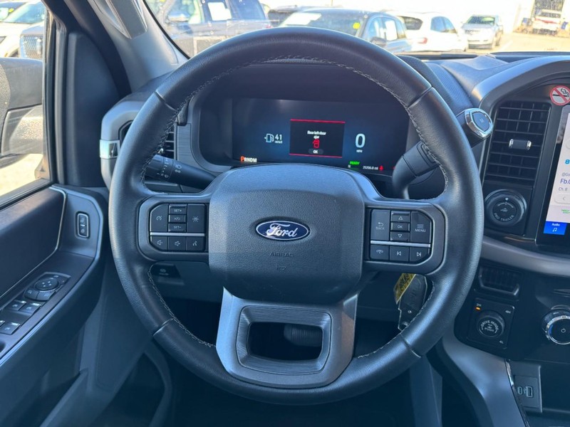 Ford F-150 Vehicle Full-screen Gallery Image 10