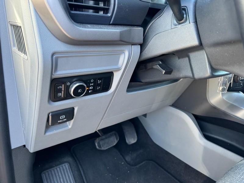 Ford F-150 Vehicle Full-screen Gallery Image 13