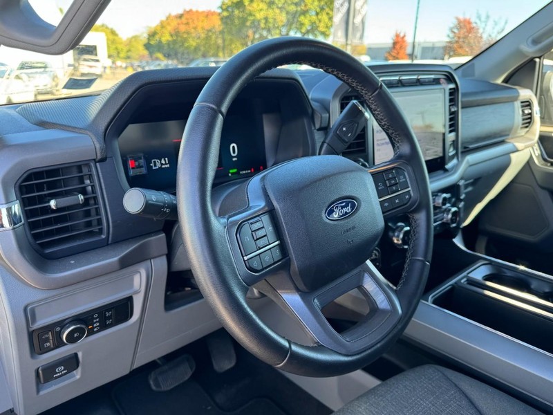 Ford F-150 Vehicle Full-screen Gallery Image 14