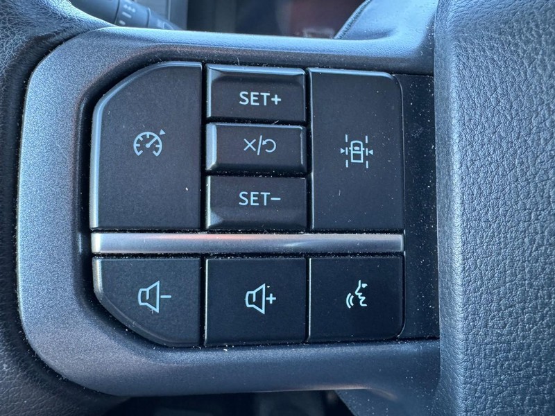 Ford F-150 Vehicle Full-screen Gallery Image 17