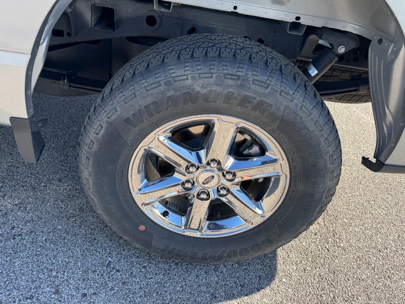 Ford F-150 Vehicle Full-screen Gallery Image 26