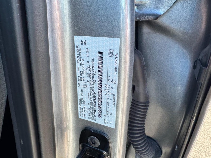 Ford F-150 Vehicle Full-screen Gallery Image 27