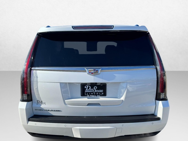 Cadillac Escalade Vehicle Full-screen Gallery Image 06