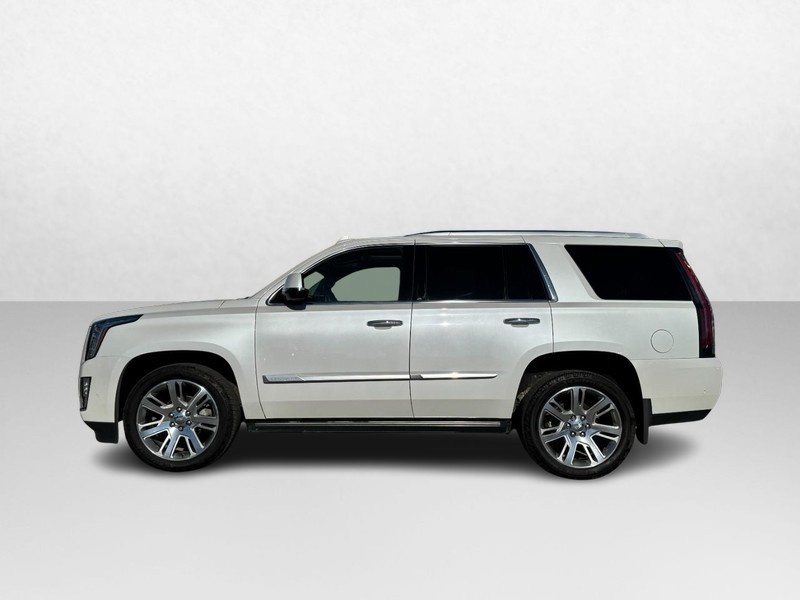 Cadillac Escalade Vehicle Full-screen Gallery Image 08