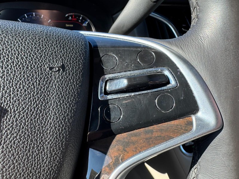 Cadillac Escalade Vehicle Full-screen Gallery Image 19