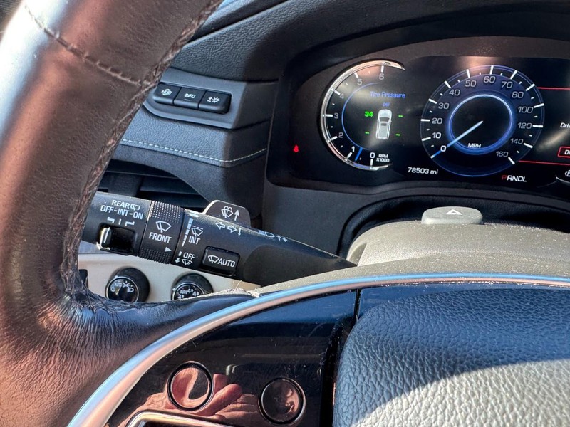 Cadillac Escalade Vehicle Full-screen Gallery Image 20