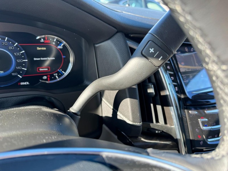 Cadillac Escalade Vehicle Full-screen Gallery Image 21