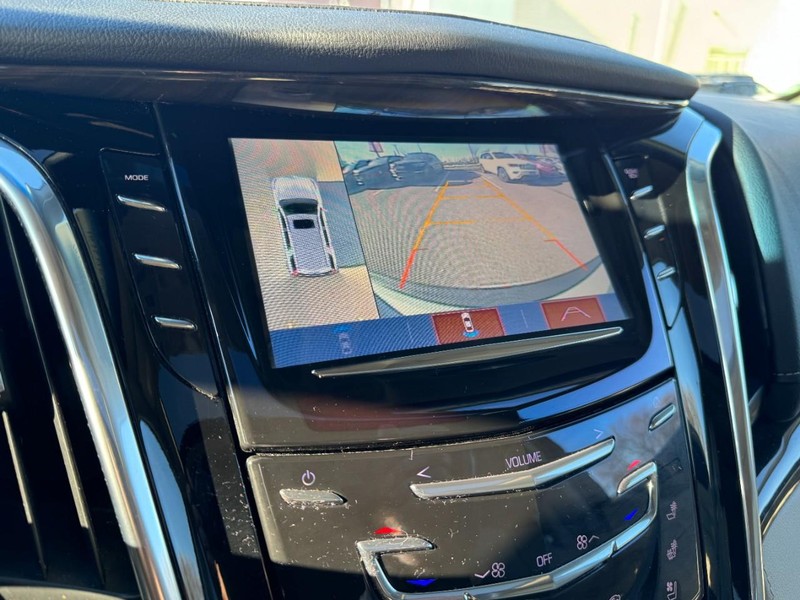 Cadillac Escalade Vehicle Full-screen Gallery Image 24
