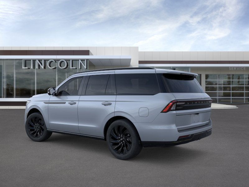 Lincoln Navigator Vehicle Full-screen Gallery Image 04