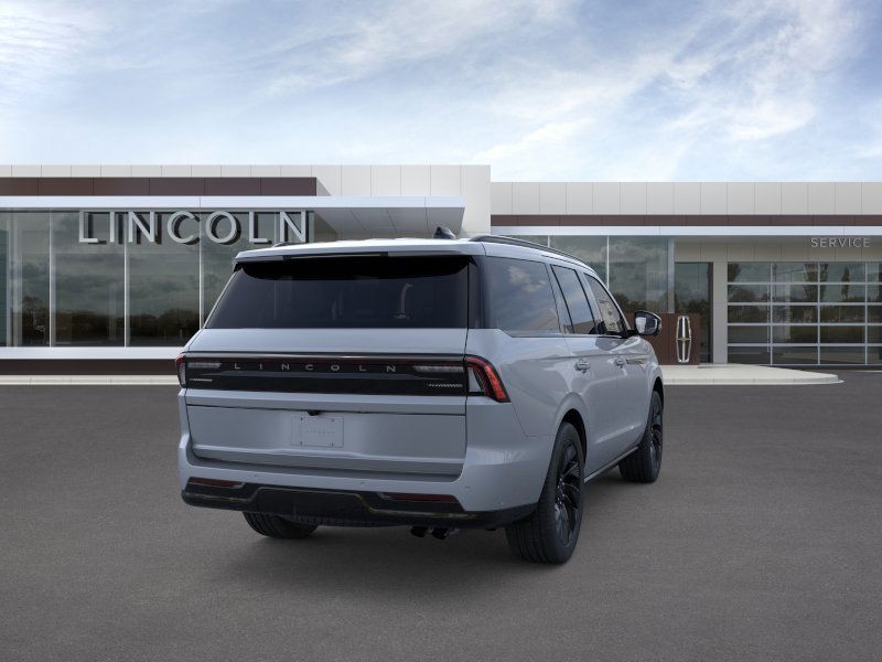 Lincoln Navigator Vehicle Full-screen Gallery Image 08