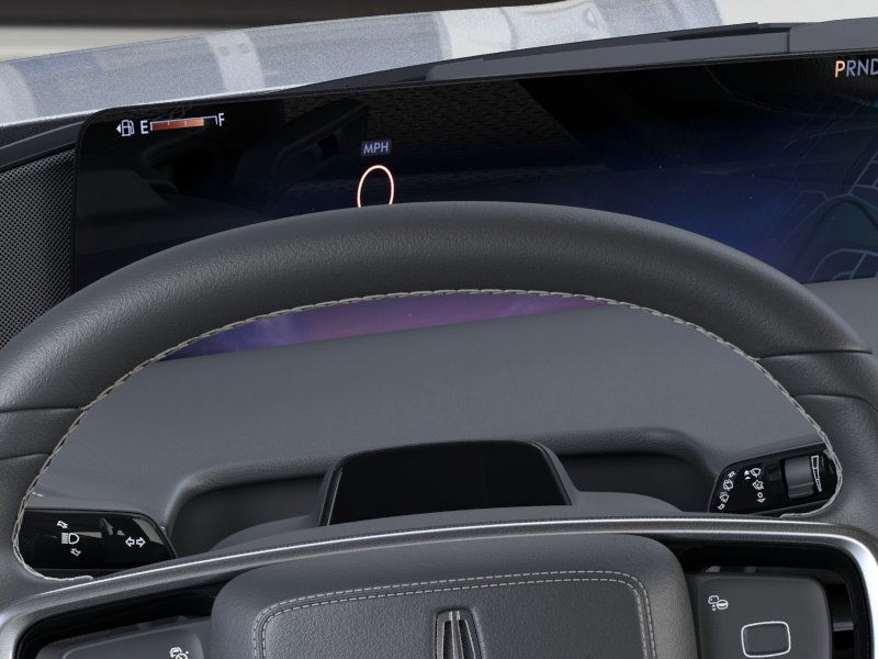 Lincoln Navigator Vehicle Full-screen Gallery Image 13