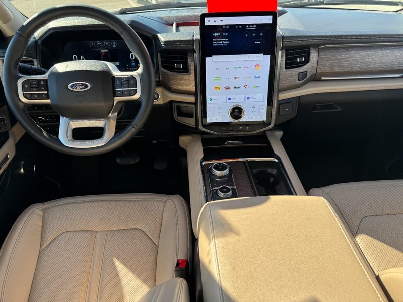 Ford Expedition Vehicle Full-screen Gallery Image 09