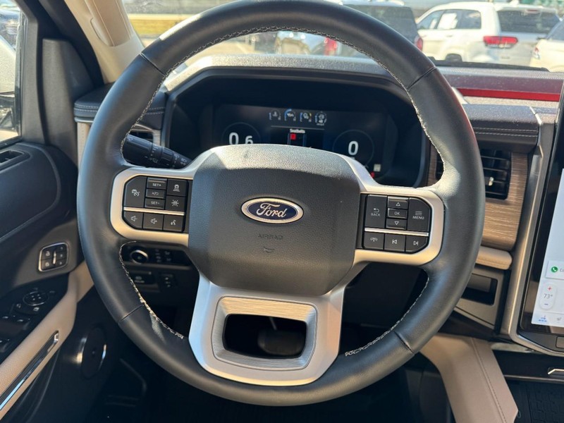 Ford Expedition Vehicle Full-screen Gallery Image 10