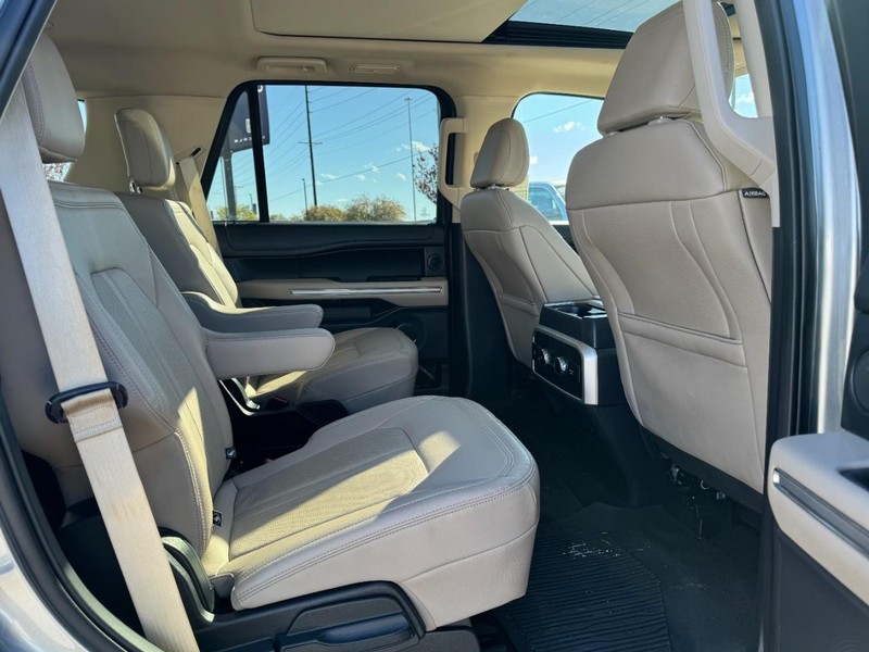 Ford Expedition Vehicle Full-screen Gallery Image 13