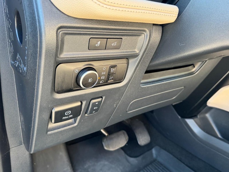 Ford Expedition Vehicle Full-screen Gallery Image 14