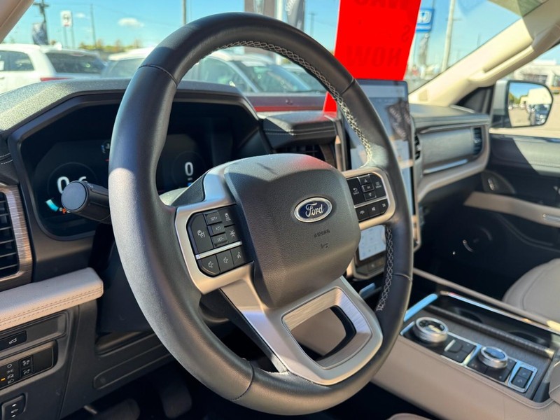 Ford Expedition Vehicle Full-screen Gallery Image 15