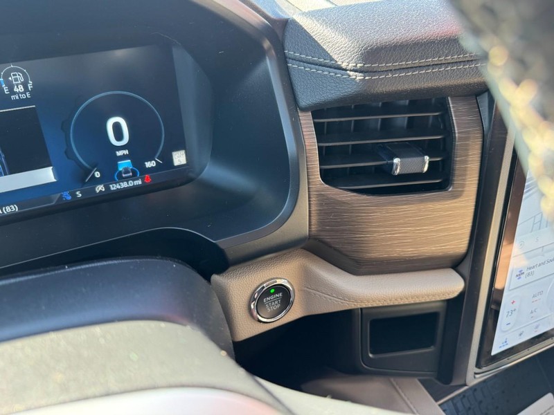 Ford Expedition Vehicle Full-screen Gallery Image 21