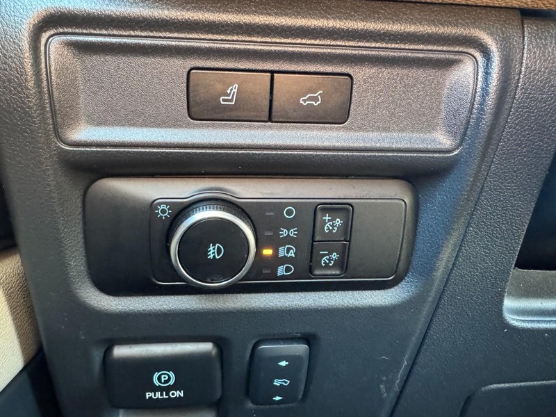 Ford Expedition Vehicle Full-screen Gallery Image 22