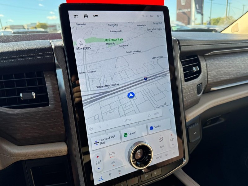 Ford Expedition Vehicle Full-screen Gallery Image 23