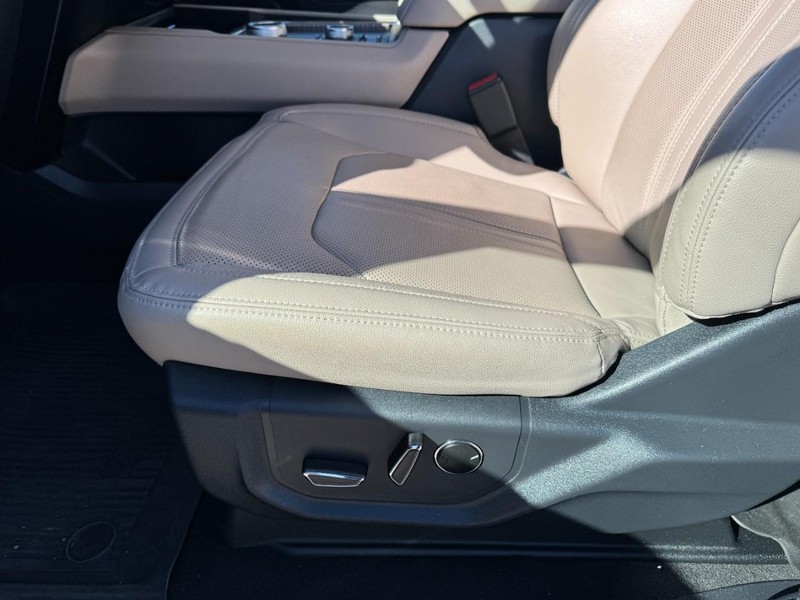 Ford Expedition Vehicle Full-screen Gallery Image 26