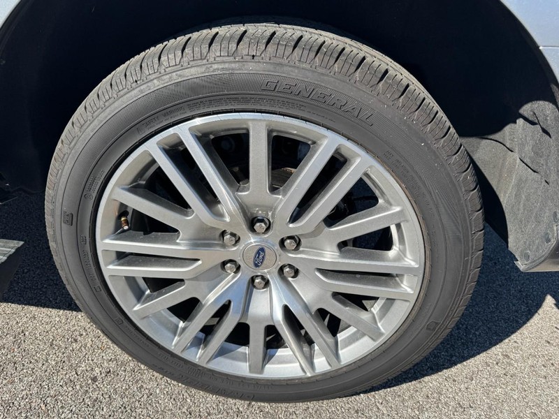 Ford Expedition Vehicle Full-screen Gallery Image 27