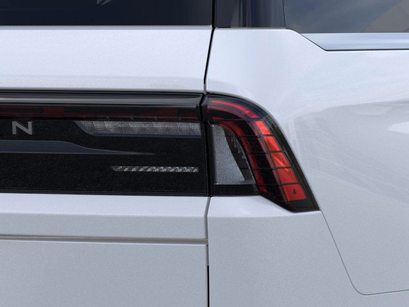 Lincoln Navigator L Vehicle Full-screen Gallery Image 21