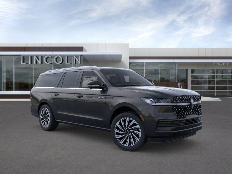 Lincoln Navigator L Vehicle Full-screen Gallery Image 07